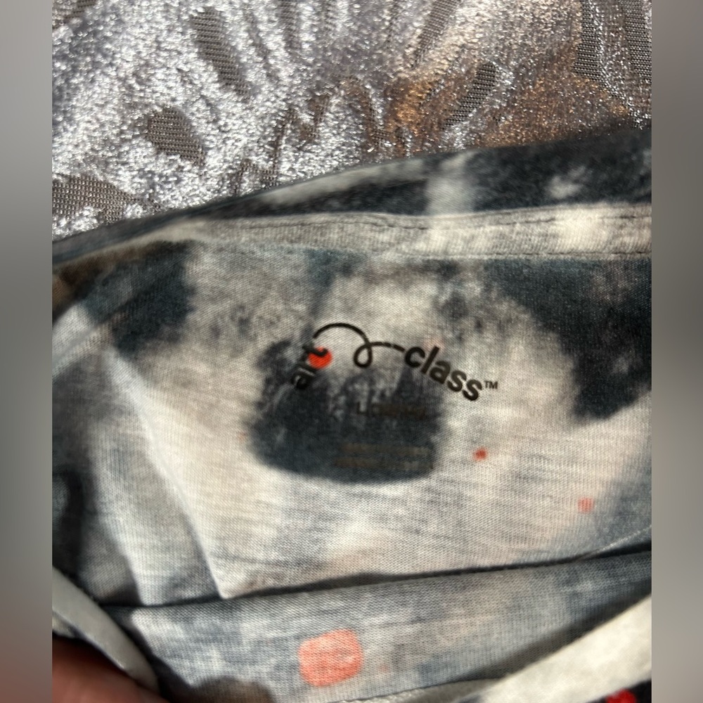 Skull Tye-Dye Black & White Small Tee - Picture 6 of 11